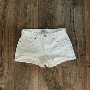 ABERCROMBIE white low rise distressed denim short